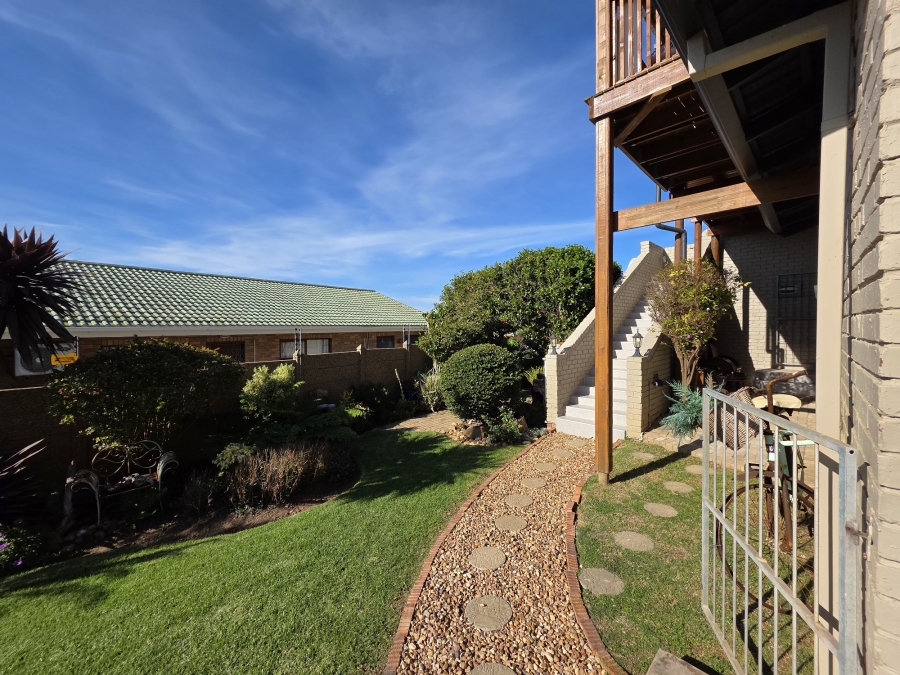 4 Bedroom Property for Sale in Wavecrest Eastern Cape